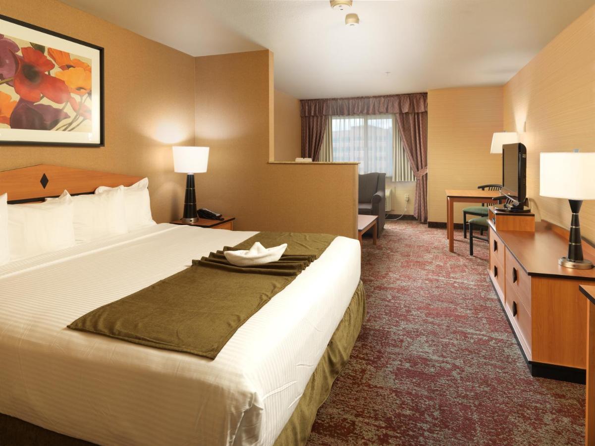 Crystal Inn Hotel & Suites - Midvalley Murray Exteriör bild